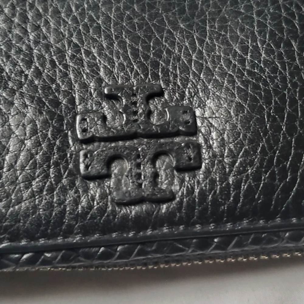 Tory Burch Taylor Zip Around Continental Black Long Pebble Leather Wallet 8x5in